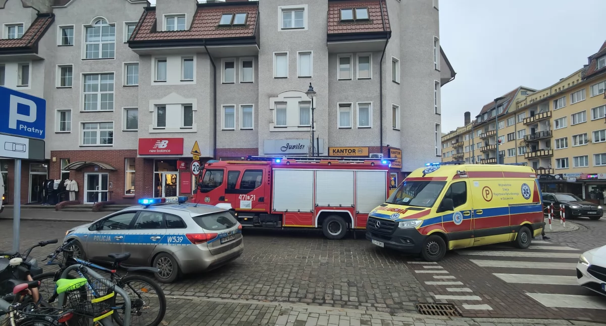 Seniorka nie była w stanie otworzyć drzwi. Interwencja służb w centrum miasta