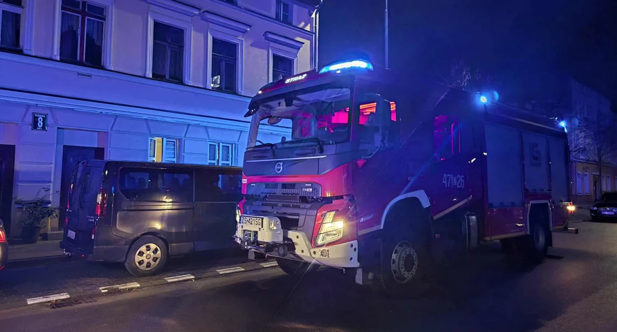Dym, pożar i pomoc medykom. Intensywny wieczór kołobrzeskich strażaków