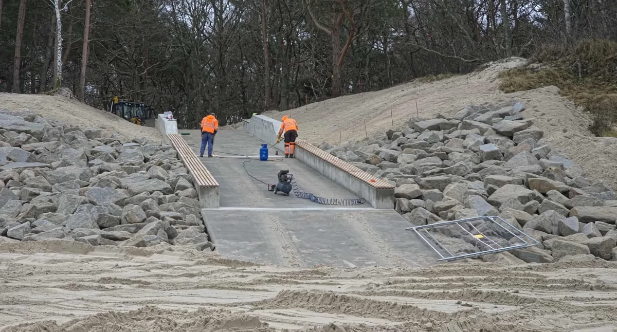 Nowe zejście na plażę. Koniec prac jeszcze w tym roku