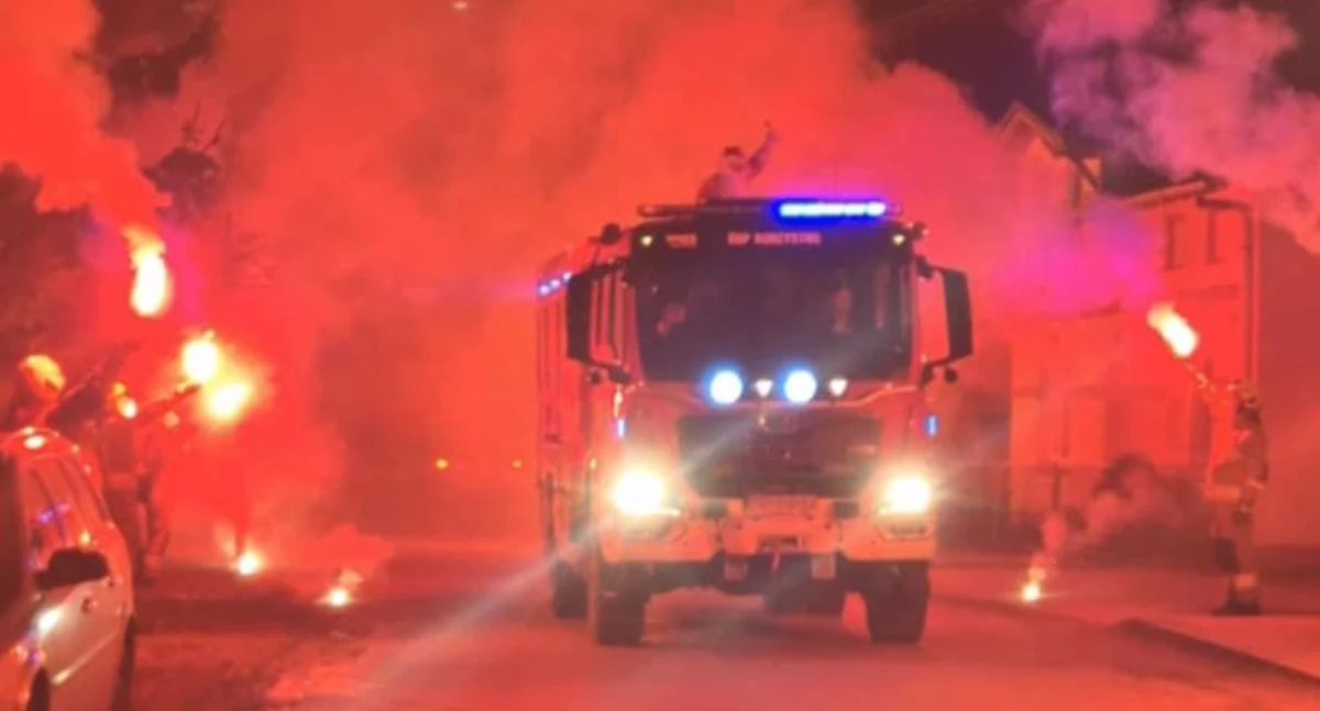 Fajerwerki i szampan w OSP Korzystno. Strażacy mają nowy wóz | wideo
