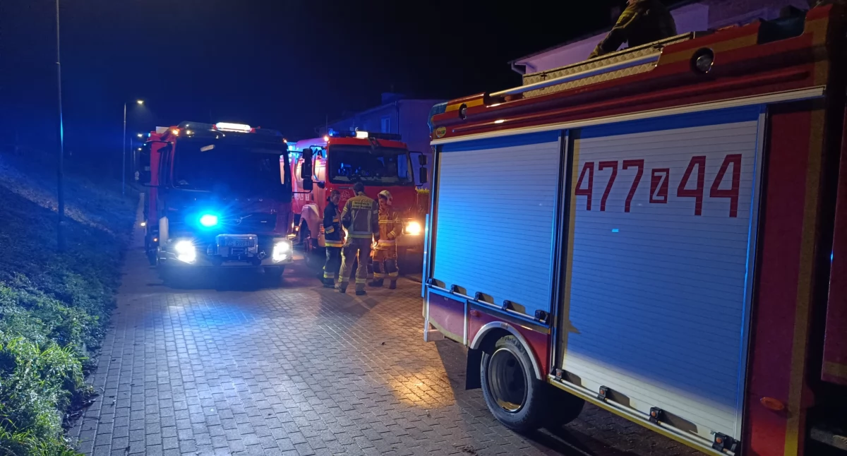 Przerwali spotkanie opłatkowe, by ruszyć do akcji. Zadymienie w bloku postawiło służby na nogi
