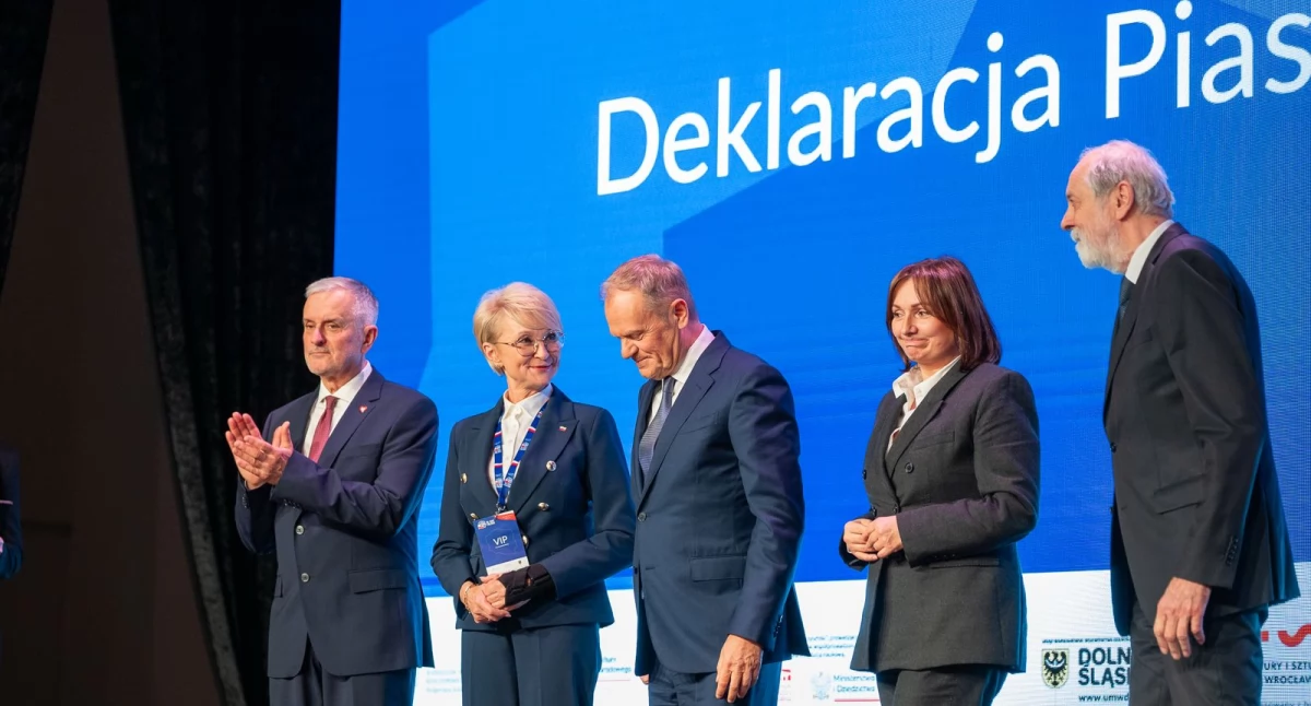 Premier Tusk i prezydent Mieczkowska podczas jednego wystąpienia. „Tu jest Polska!
