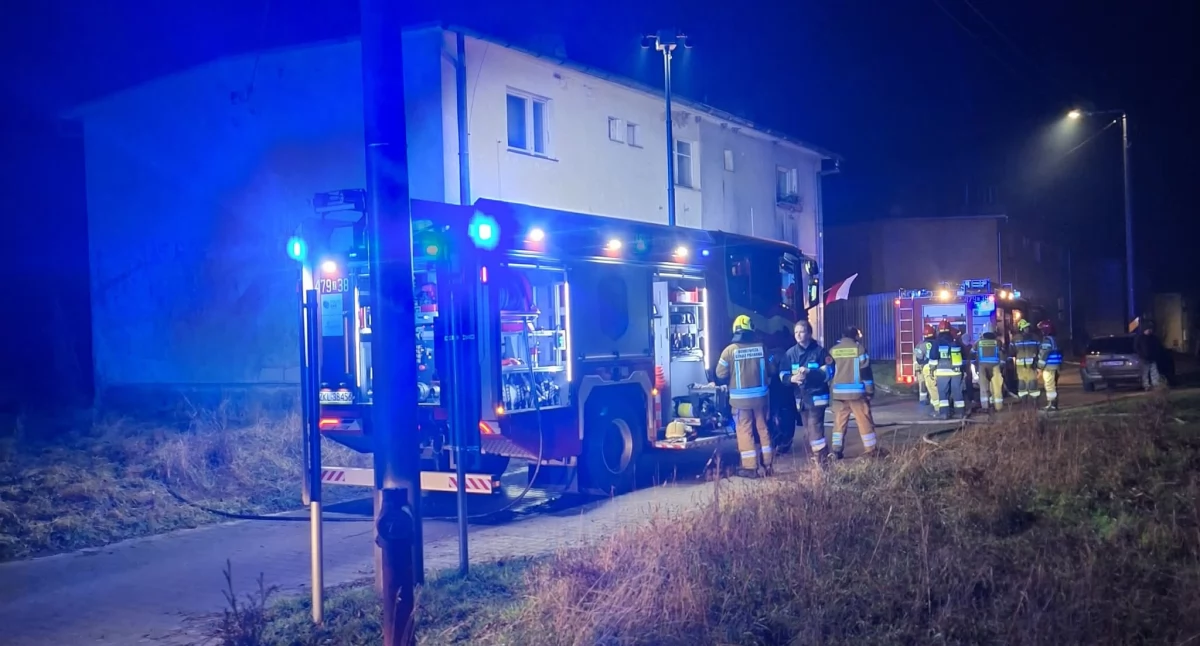 Nocny pożar. Strażacy znaleźli ciało w spalonym mieszkaniu