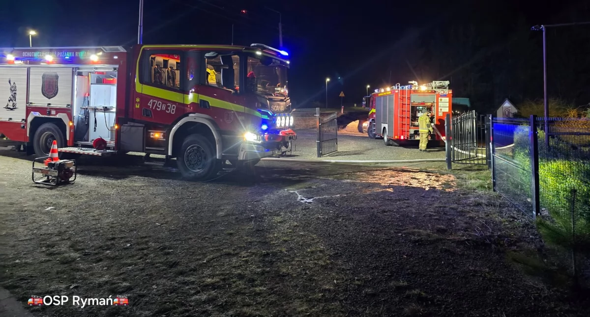 Poddasze w ogniu. Kolejna interwencja strażaków w świąteczną noc