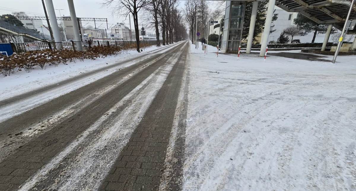 Śnieg nie zaskoczył kierowców w Kołobrzegu? Na ulicach nie jest źle, ale sytuacja może się zmienić