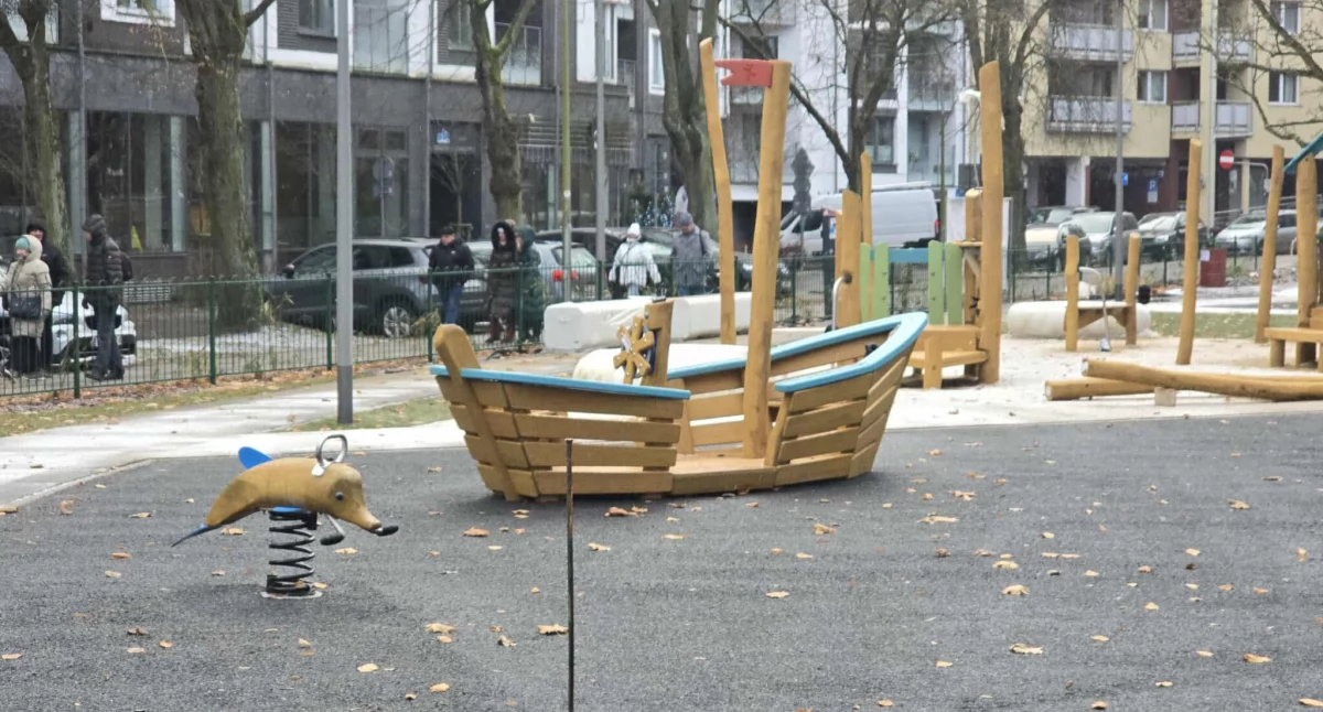Plac zabaw przy ul. Westerplatte wciąż nieoddany. Kiedy odbiory?