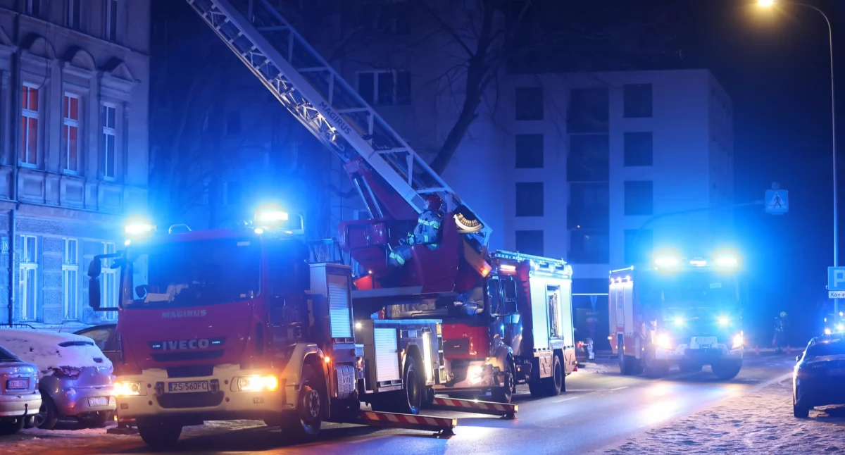 Pożar na poddaszu budynku przy ul. Unii Lubelskiej. Ewakuowano mieszkańców 