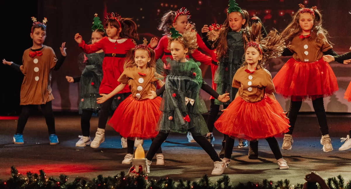 Wspomnienia z walizki - spektakl taneczny VSDS | foto