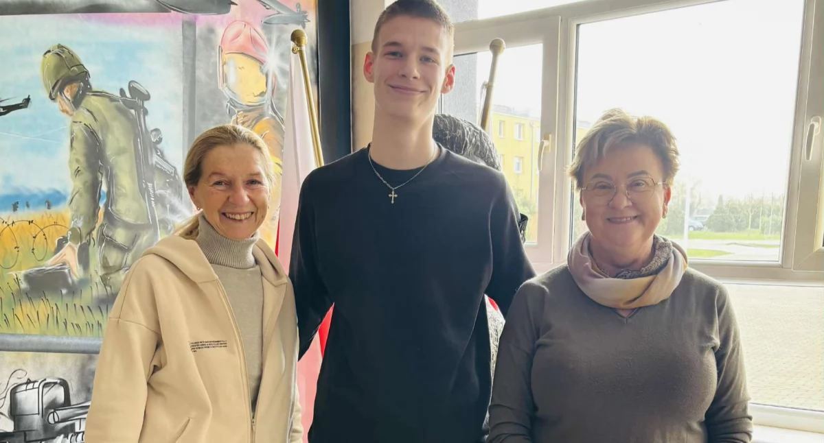 Znalazł portfel i oddał go właścicielce. Wzorowa postawa ucznia