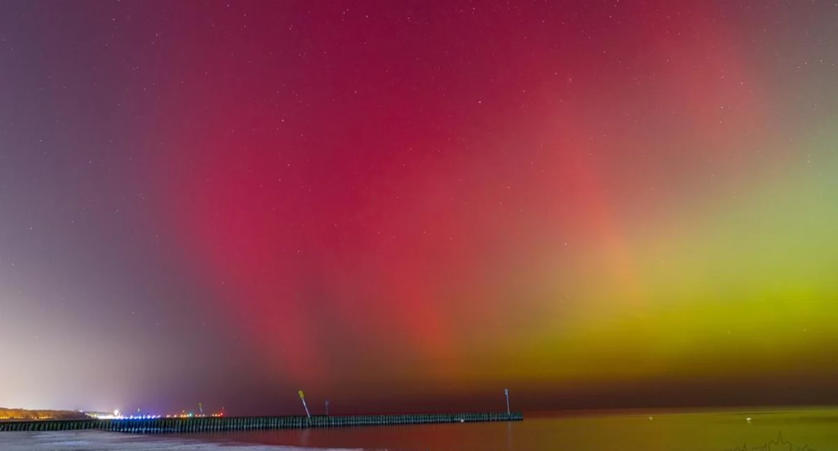 Zorza polarna rozświetliła niebo nad Polską. Spektakularne widoki także w Kołobrzegu | foto i nagranie