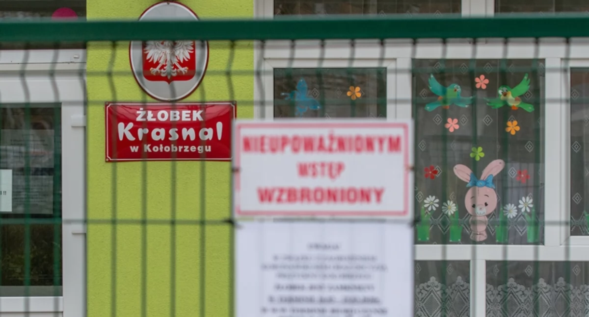 Pocałuj i jedź -  zamiast chaosu. Radny apeluje o specjalne strefy przy szkołach 