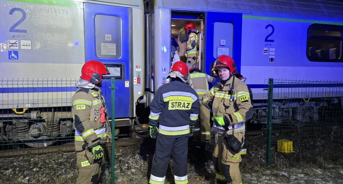 Zerwana trakcja w Kołobrzegu zatrzymała pociąg do Krakowa – ewakuacja pasażerów