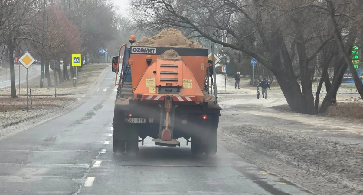 Marznące opady dały się we znaki. Raport sytuacyjny z Kołobrzegu
