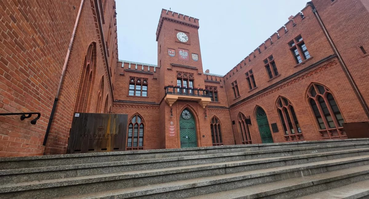 Ile kosztuje utrzymanie czystości kołobrzeskiego ratusza? Magistrat rozstrzygnął przetarg