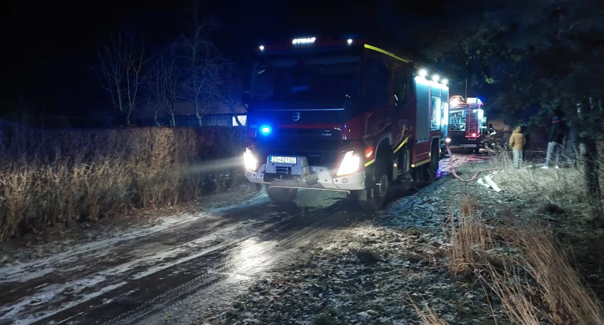 Pożar budynku gospodarczego. Cztery zastępy straży w akcji