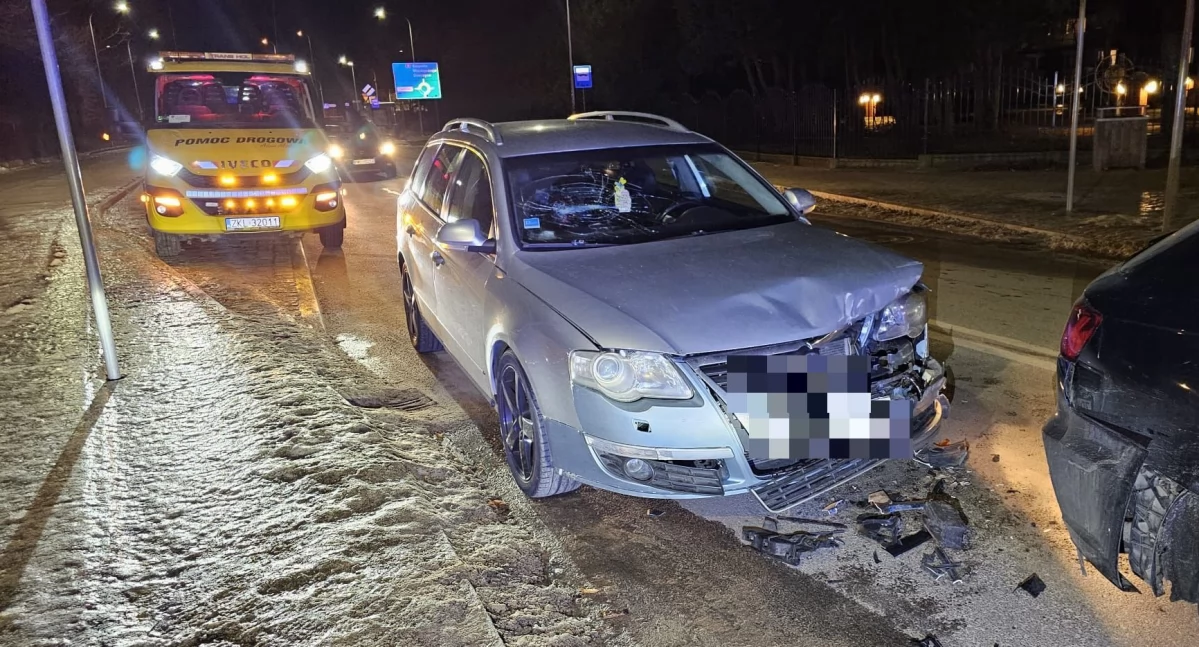 Kolizja audi i volkswagena. Jeden z kierowców oddalił się z miejsca zdarzenia