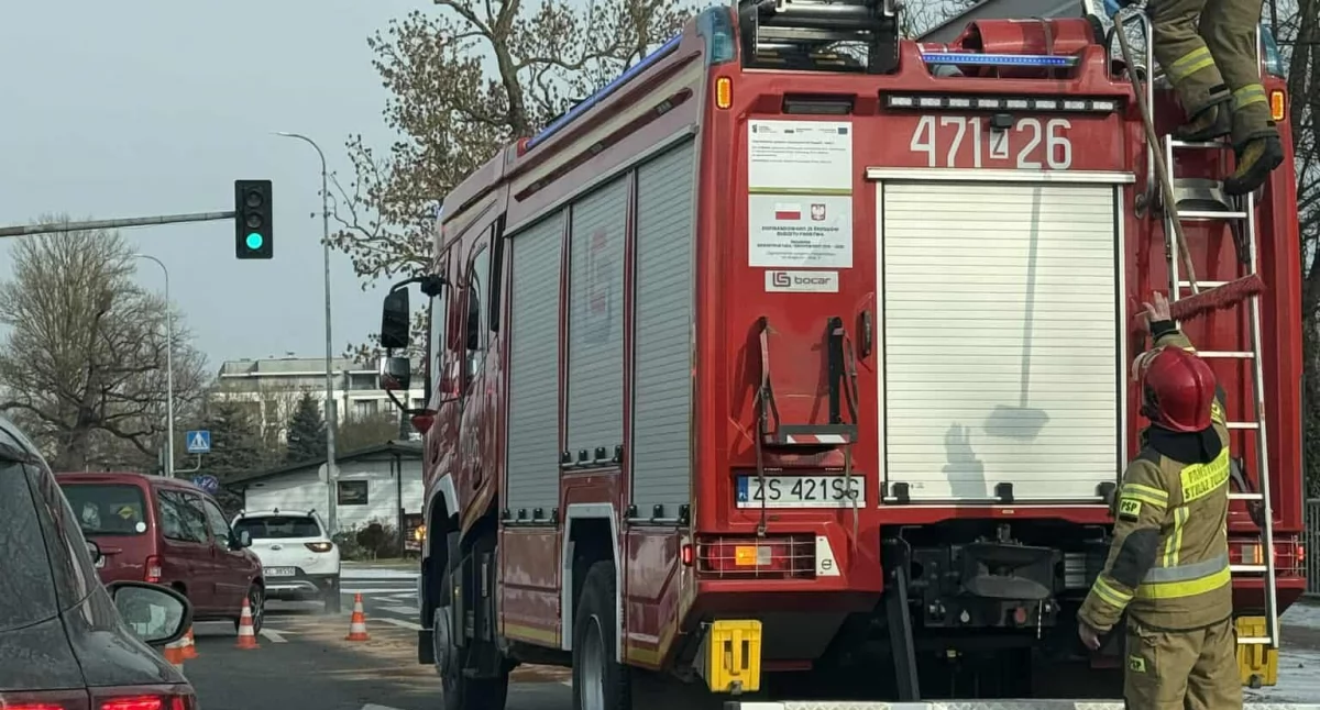 Kolizja dwóch aut. Utrudnienia przy Solnej i Zygmuntowskiej