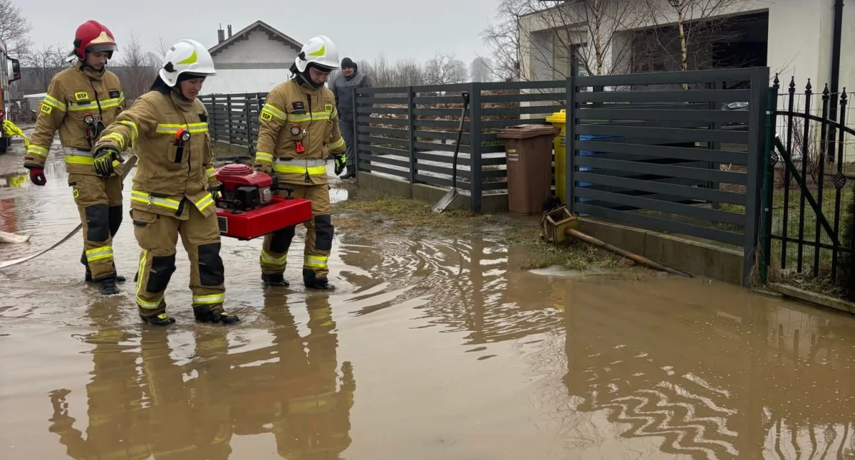 Ulewy paraliżują region. Zalane garaże, piwnice i budynki