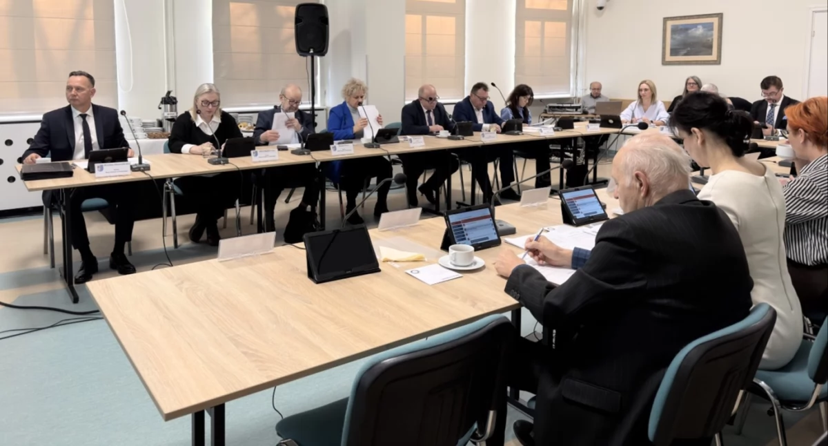 Pięć uchwał i decyzja o pożyczce. Za nami sesja Rady Powiatu Kołobrzeskiego