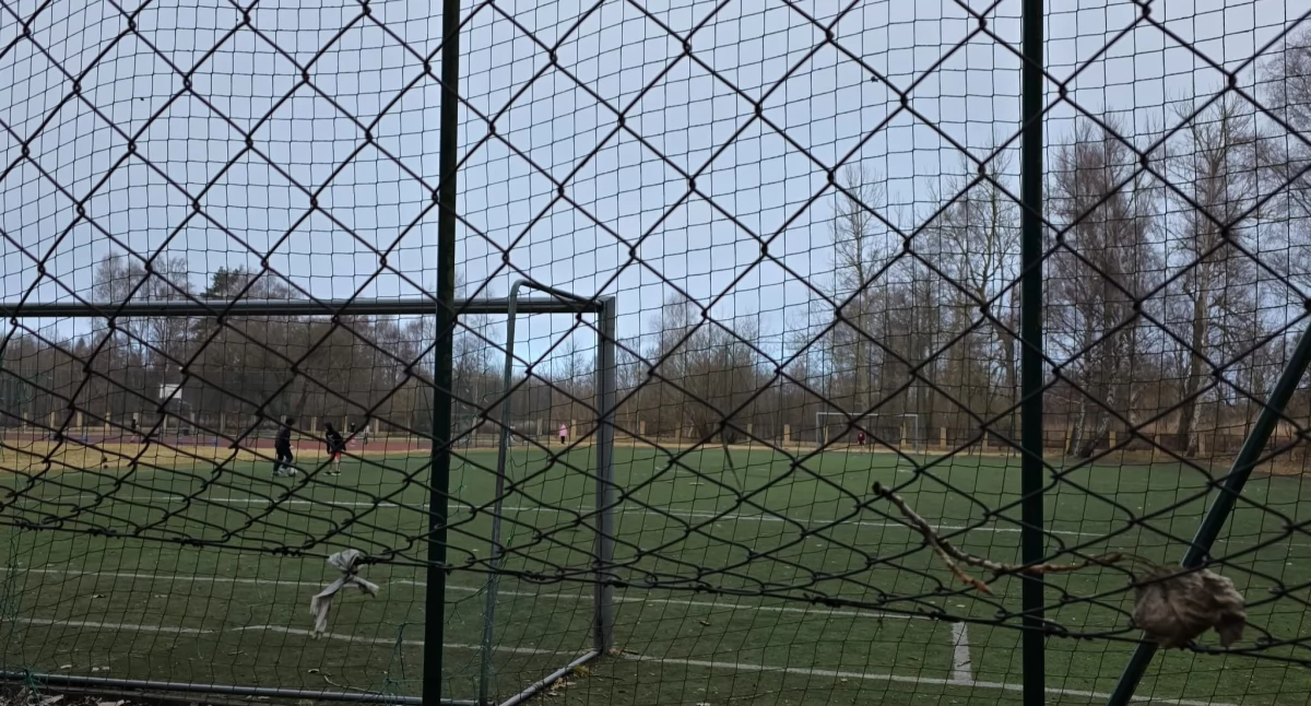 Przy szkole powstanie nowe boisko sportowe. Miasto ogłosiło przetarg