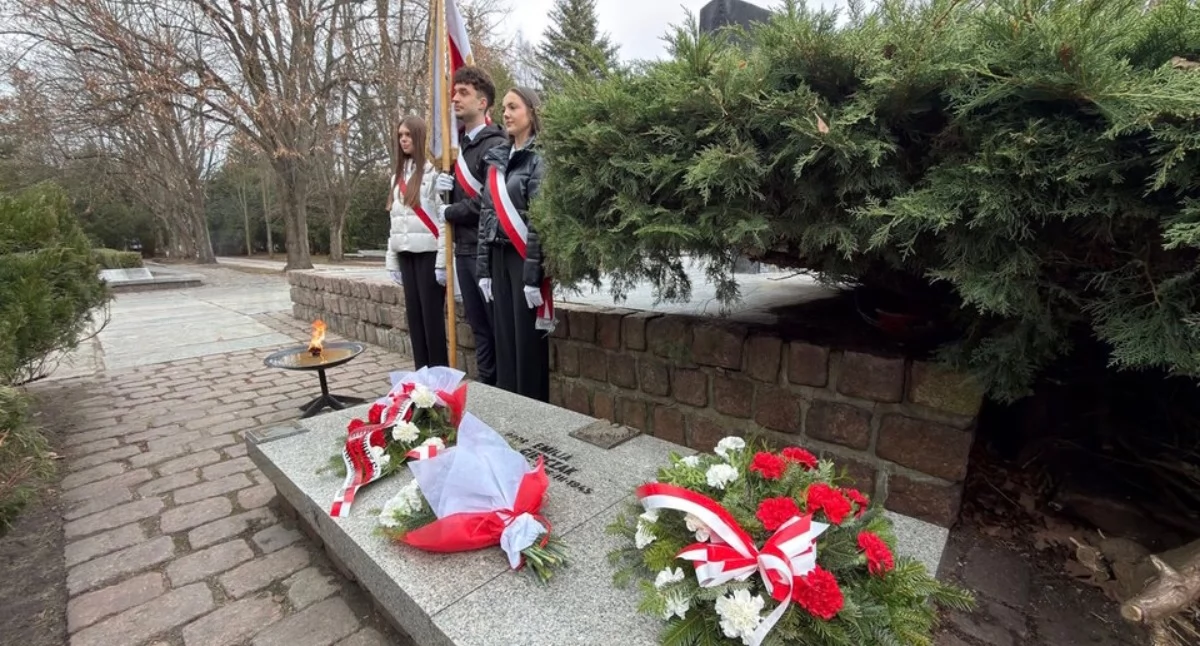 Uczcili bohaterkę walk o Kołobrzeg. Złożono kwiaty na grobie Emilii Gierczak