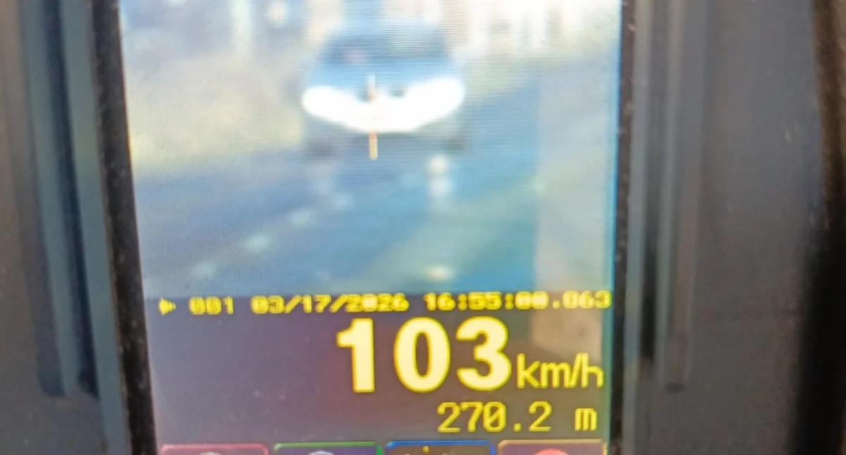 3000 zł mandatu, 13 punktów i utrata prawa jazdy. Tak zakończyła się szybka jazda po mieście