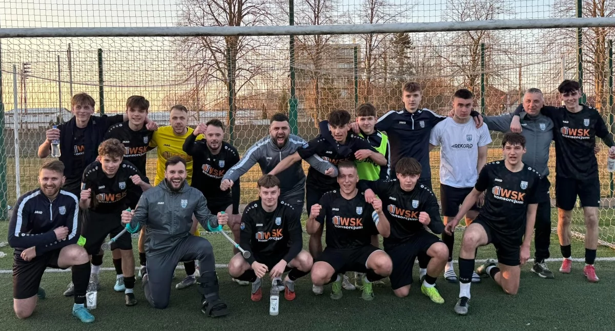 Mocna druga połowa i 3:0. AP Kotwica ponownie wygrywa