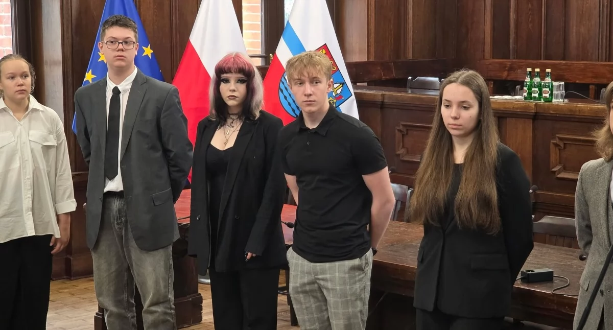 Młodzieżowa Rada Miasta rozpoczęła swoją kadencję. Poznajcie młodych radnych