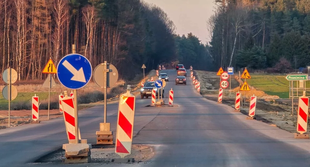 Modernizacja DW 102 przyśpiesza. Kiedy pojedziemy nową drogą?