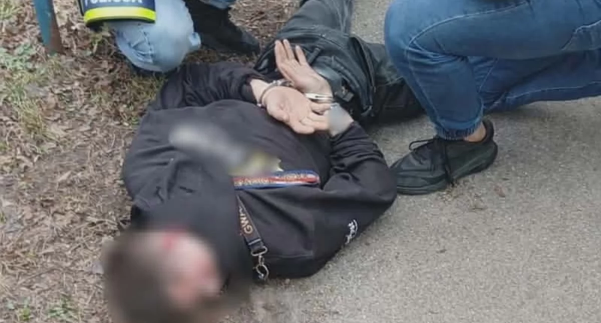 Napadli na 14-latka dla klubowej kurtki. Trzech mężczyzn z zarzutami
