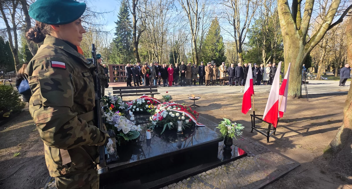 Minuta ciszy o 8:41. Kołobrzeg uczcił pamięć ofiar Smoleńska I foto, wideo