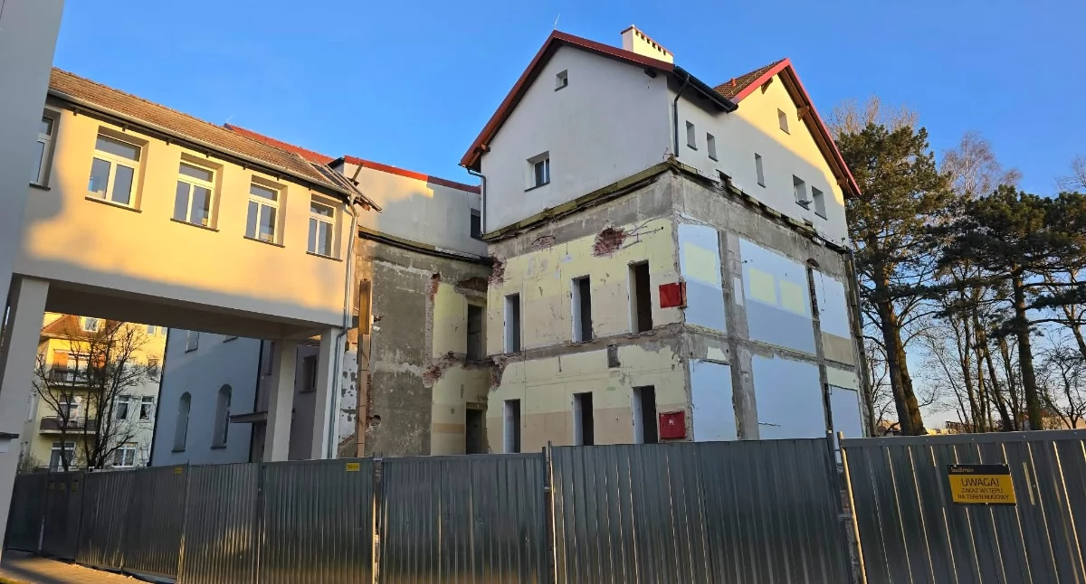 Jeden z pawilonów Słoneczka zniknął. Trwa rozbiórka, w planach nowoczesny obiekt