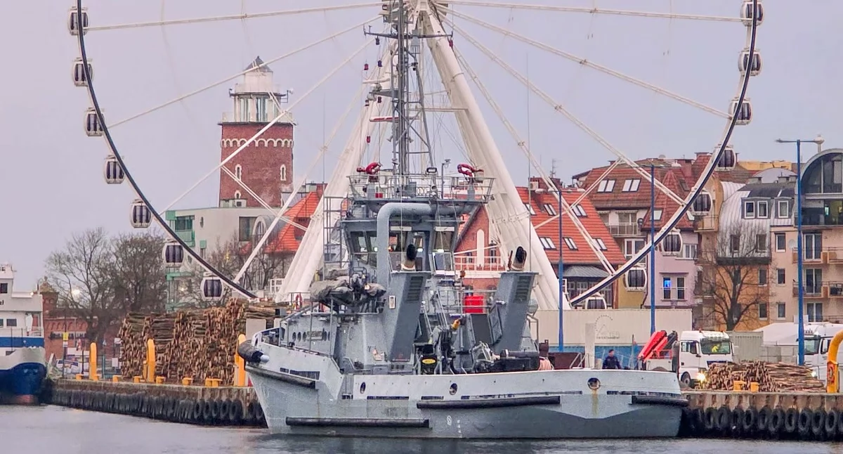 Nowoczesny holownik Marynarki Wojennej zacumował w kołobrzeskim porcie