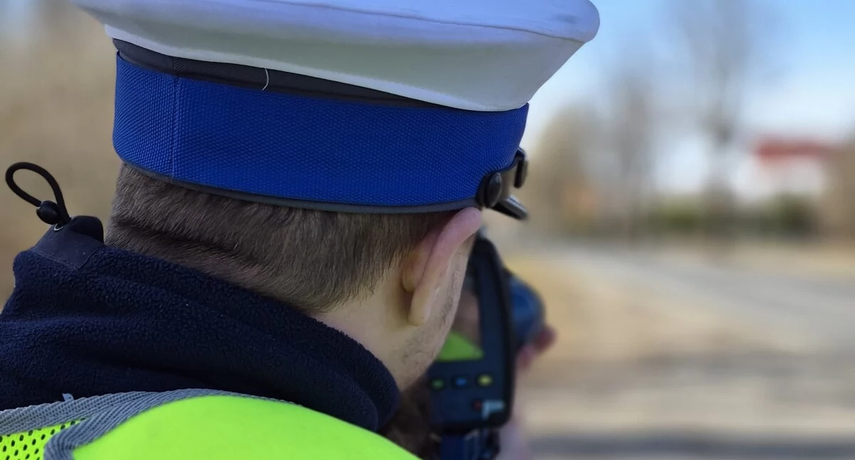 Jechał za szybko poza terenem zabudowanym. Stracił prawo jazdy