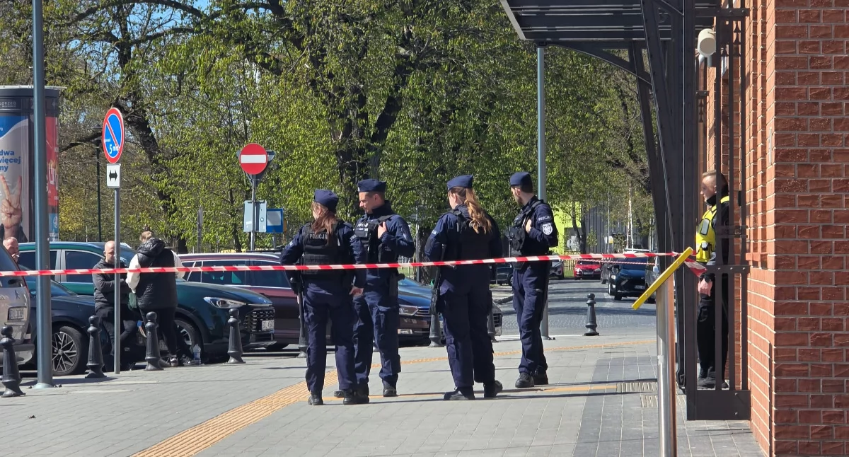 Alarm bombowy na dworcu. Ewakuowano pasażerów 