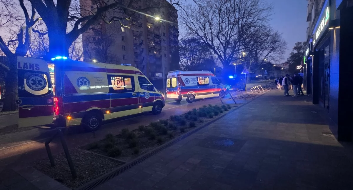 Awantura przed sklepem w Kołobrzegu. Dwie osoby trafiły do szpitala