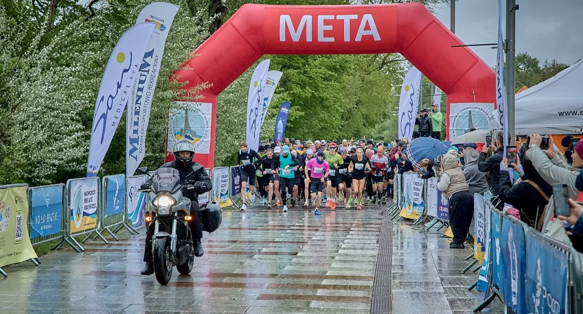Biegacze z całej Polski przyjadą do Kołobrzegu. III Półmaraton Brzegiem Bałtyku