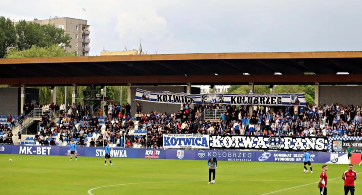 Kotwica jedzie do Trzebiatowa. Kibice organizują wyjazd na hit kolejki