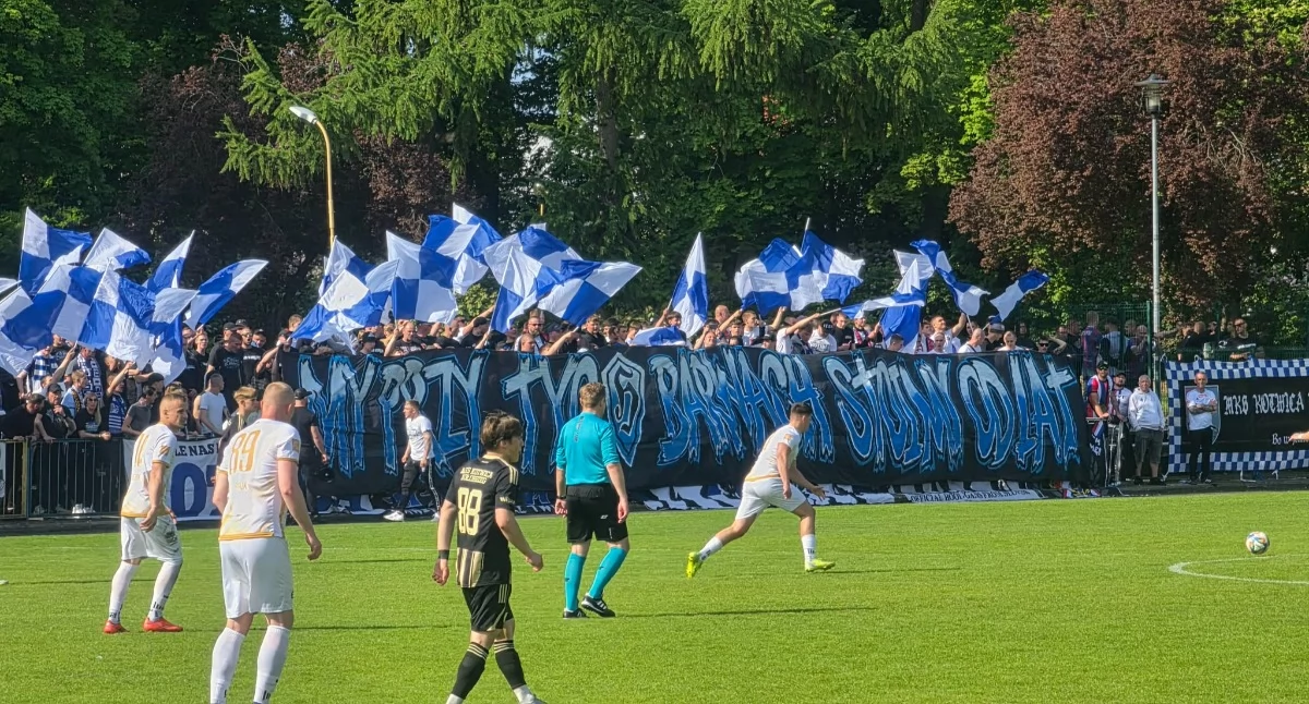 Kotwica jedną nogą w IV lidze. Ważne zwycięstwo lidera