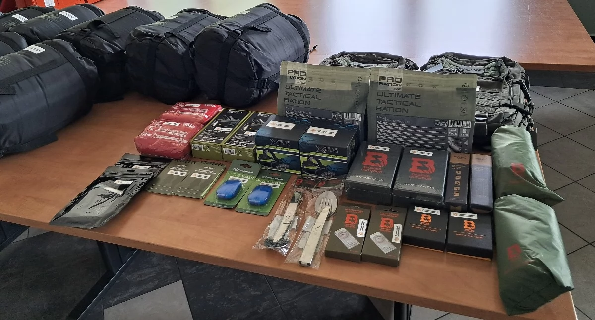 Powiat doposażył szkołę mundurową. Sprzęt ma pomóc w sytuacjach kryzysowych