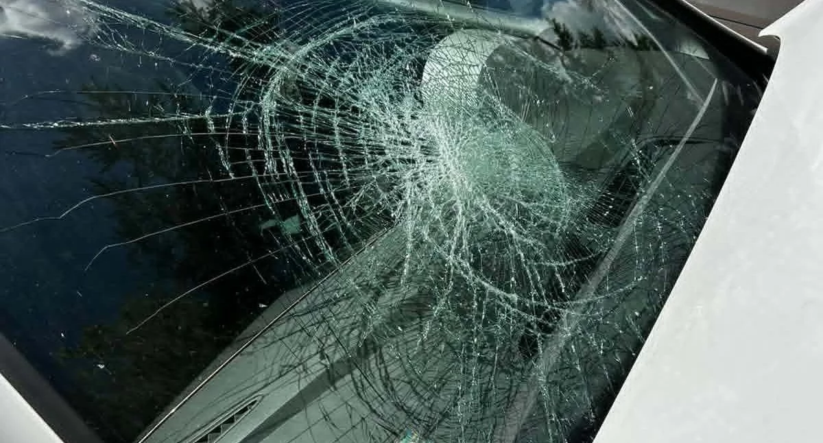 Mieszkańcy w strachu. Groźby, zniszczone auta i kilkadziesiąt interwencji policji