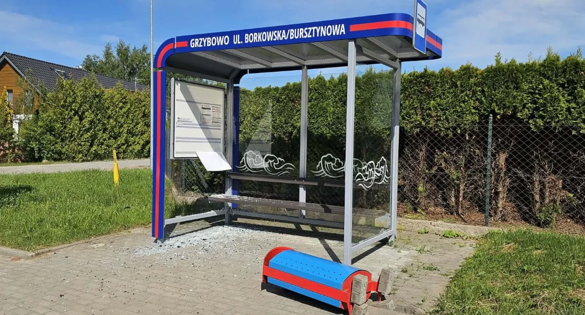 Mężczyzna zniszczył przystanek. 24-latek był nietrzeźmy