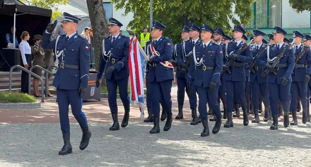 Święto Służb Mundurowych. Awanse, wyróżnienia i tłumy przy Latarni Morskiej