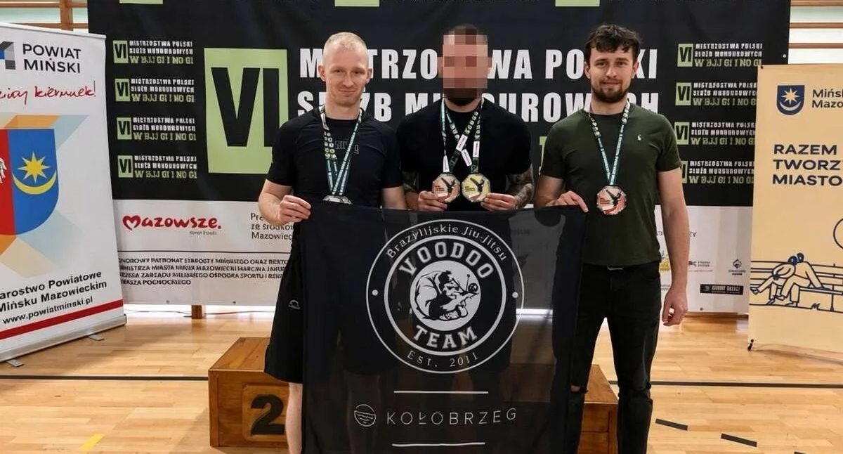 Mundur zamienili na matę. Policjanci z Kołobrzegu z medalami mistrzostw Polski