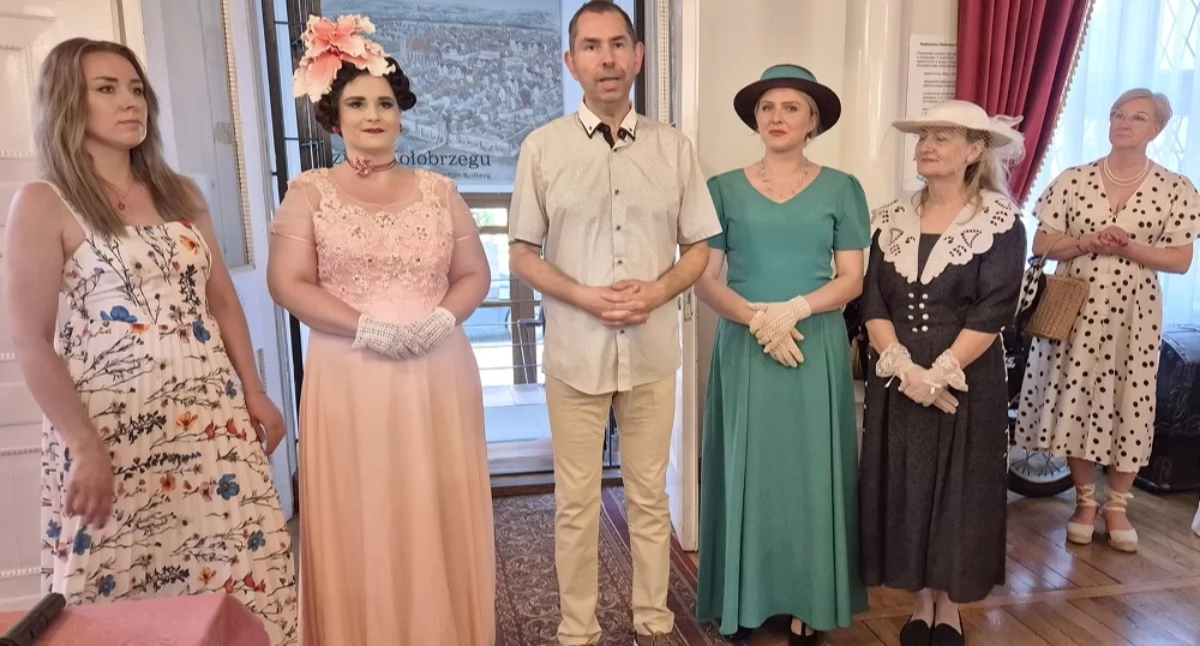 Kobieta odświętna, kobieta codzienna. Moda sprzed lat w kołobrzeskim muzeum