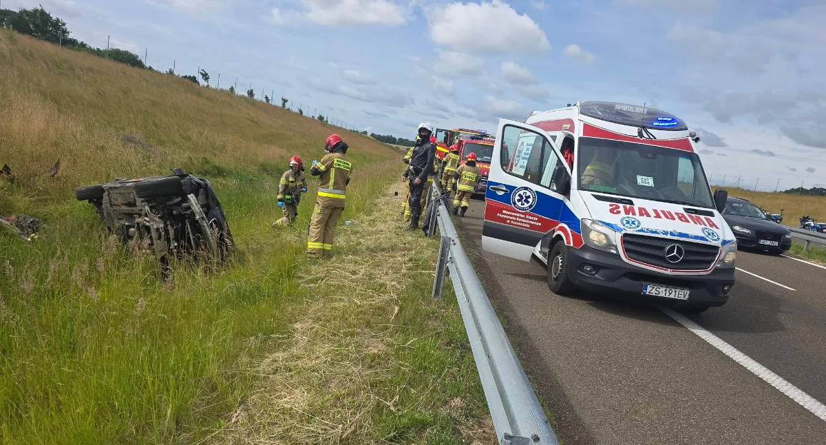 Auto wypadło z drogi na S6. Są poszkodowani