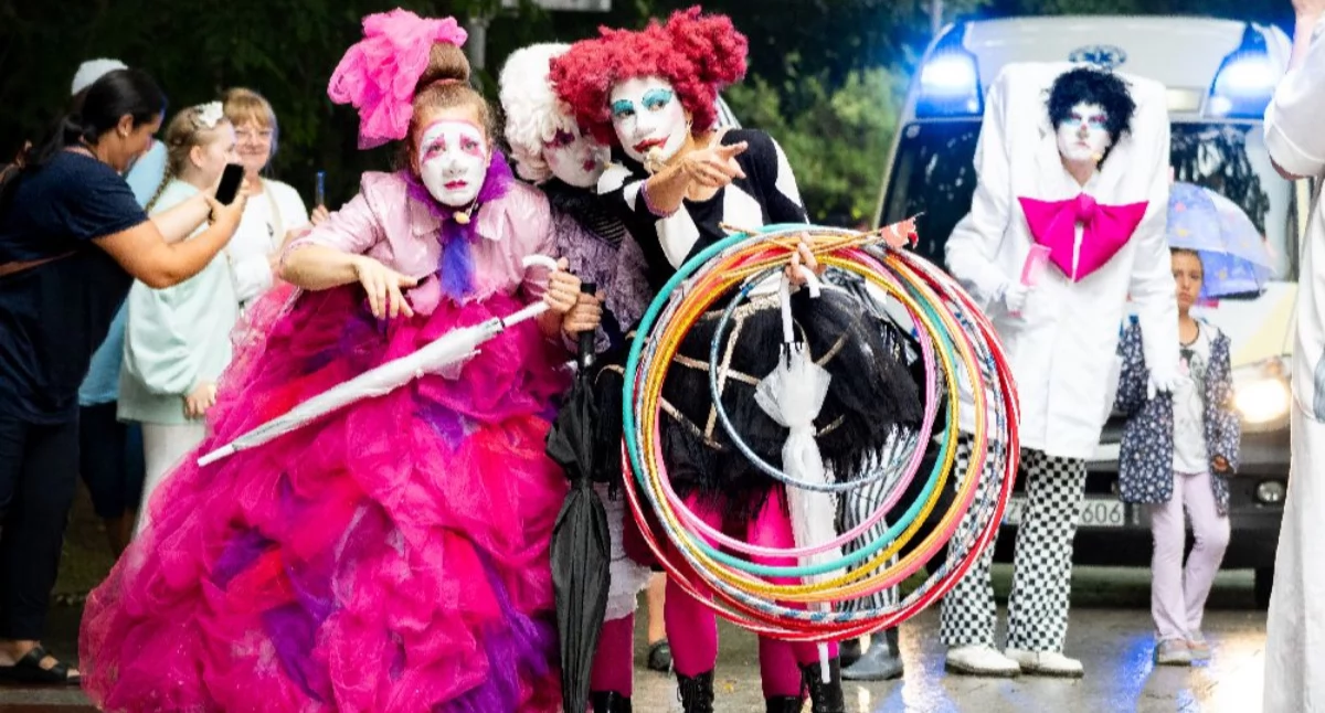 Sea of Art znów zachwyca publiczność. Kolorowa parada otworzyła drugą odsłonę festiwalu