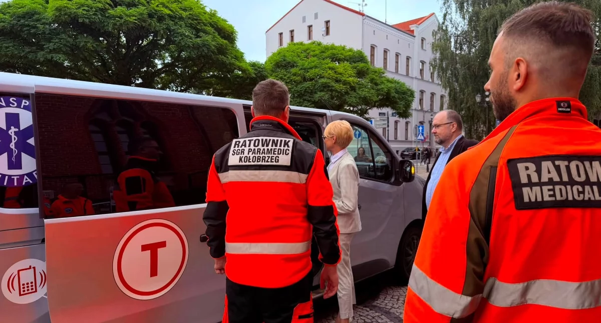 Kołobrzeg po drugiej stronie drzwi. Ruszył projekt dla seniorów uwięzionych w mieszkaniach
