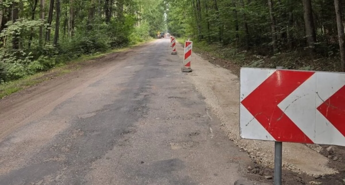 Drogowcy weszli na dwa odcinki. Ruszyły remonty dróg w gminach Dygowo i Siemyśl