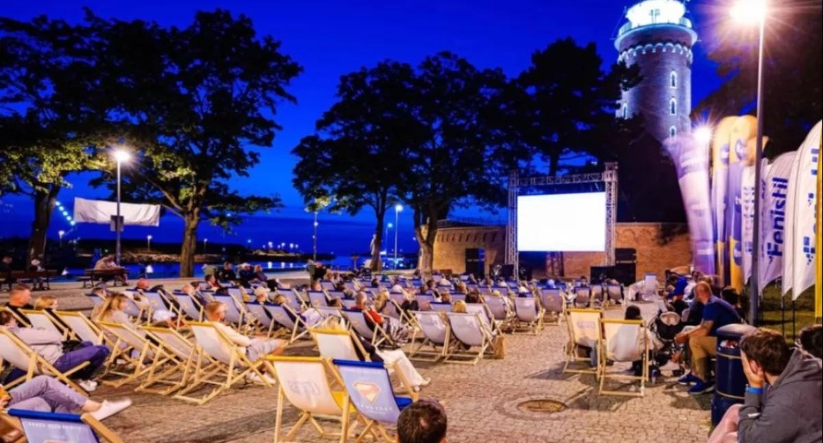 Kino pod chmurką pod Latarnią Morską. Trzy darmowe seanse podczas Projektu Plaża